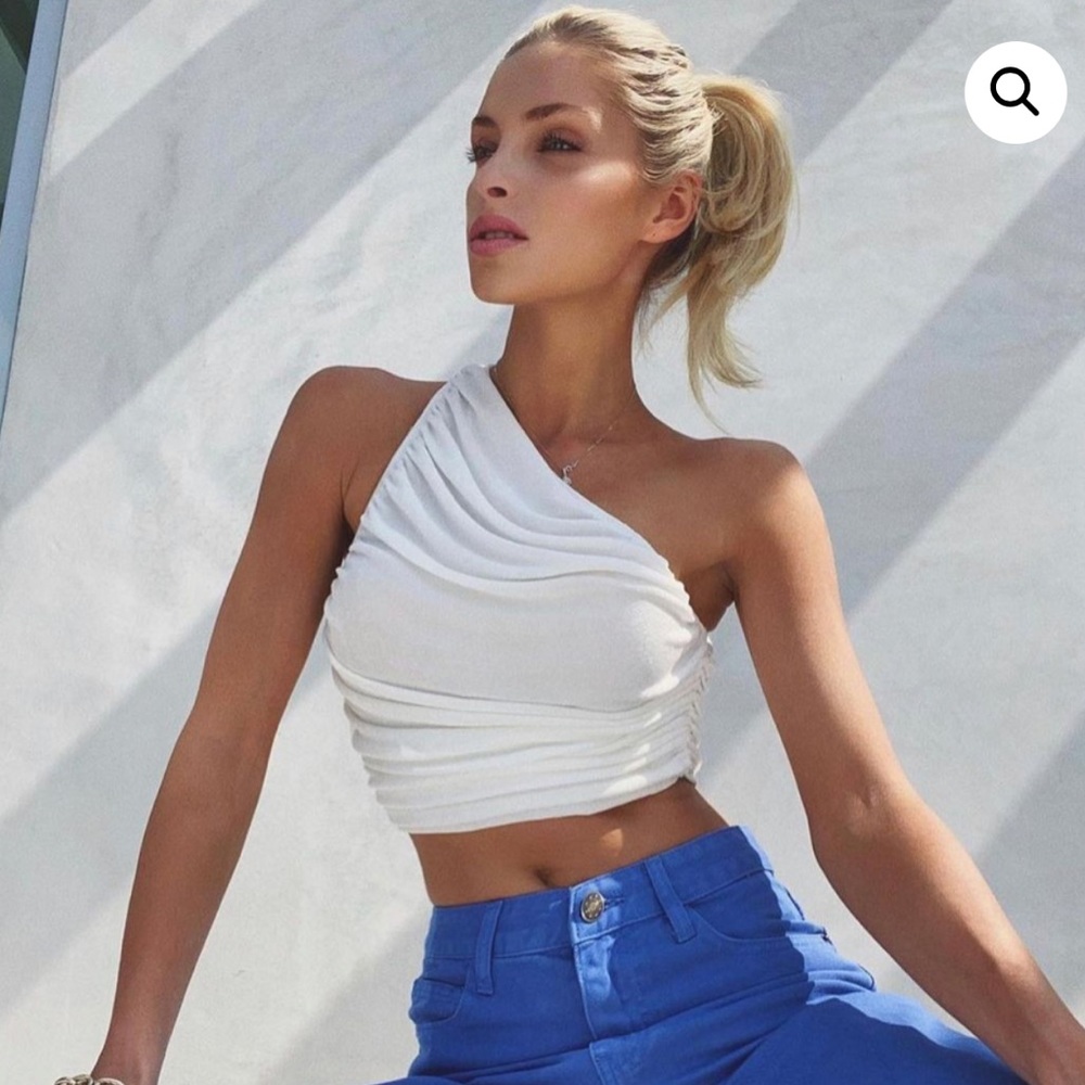 Lioness goddess crop